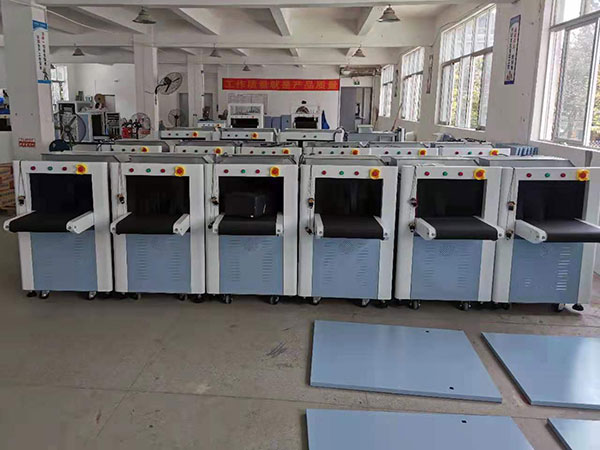 取行李可以把手伸進通道式安檢機裏嗎